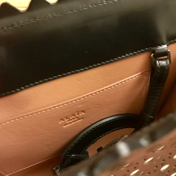 Beautiful Alaia Clutch with Scalloped Design BNWT - Picture 4 of 4